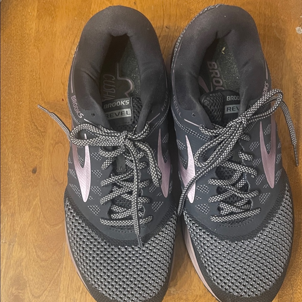 Brooks Revel Women's Athletic Shoes - Black and Pink